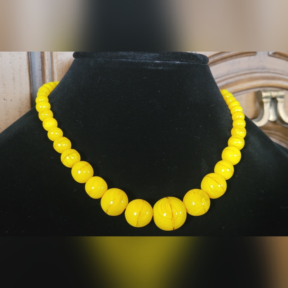 Vintage handmade yellow Glass bead necklace.